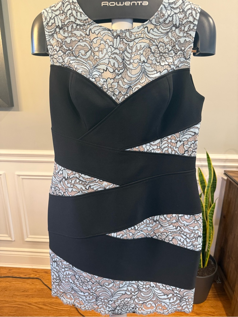 BCBGMAXAZRIA Size 12 Black & Light Blue Lace Bandage Bodycon Dress